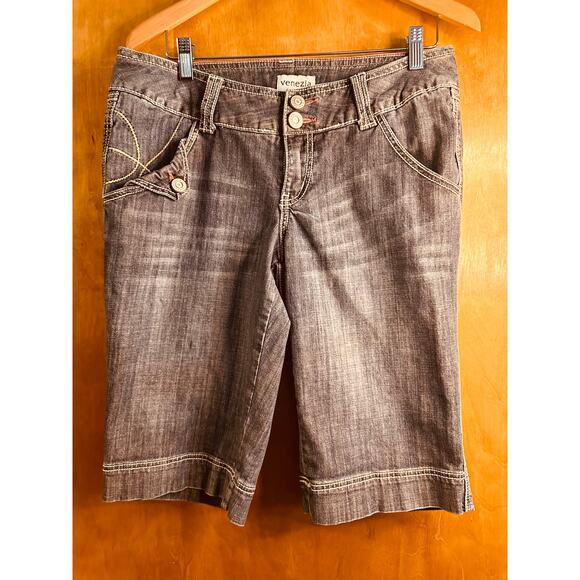Venezia Denim Women's Long Shorts Designs and Double Button Shorts Size 14 - Picture 1 of 12